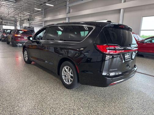 2025 Chrysler Pacifica L