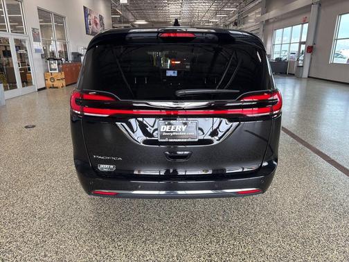 2025 Chrysler Pacifica L