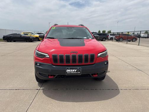 Firecracker Red Clearcoat 2019 Jeep Cherokee Trailhawk Elite