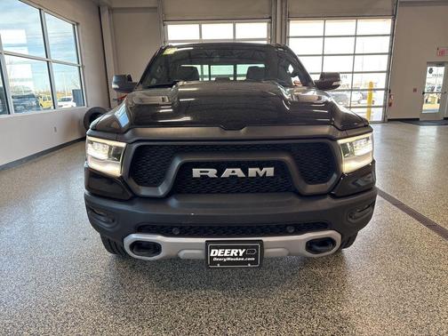 Diamond Black Crystal Pearlcoat 2019 RAM 1500 Rebel