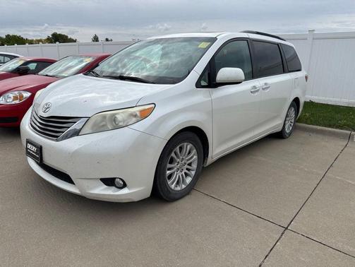 Blizzard Pearl 2015 Toyota Sienna XLE