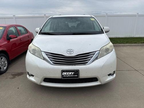 Blizzard Pearl 2015 Toyota Sienna XLE