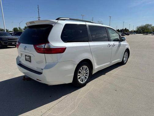 Blizzard Pearl 2015 Toyota Sienna XLE