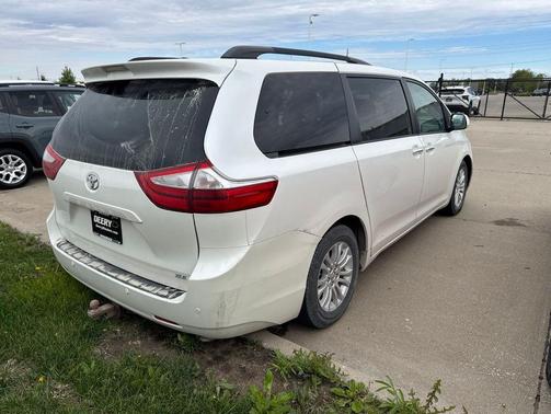 Blizzard Pearl 2015 Toyota Sienna XLE