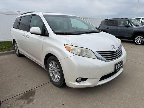 Blizzard Pearl 2015 Toyota Sienna XLE
