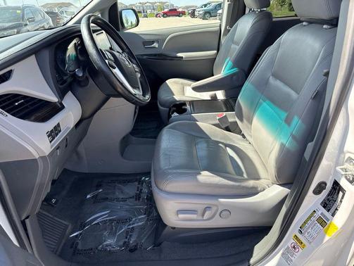 Blizzard Pearl 2015 Toyota Sienna XLE