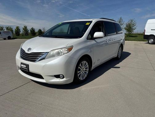 Blizzard Pearl 2015 Toyota Sienna XLE