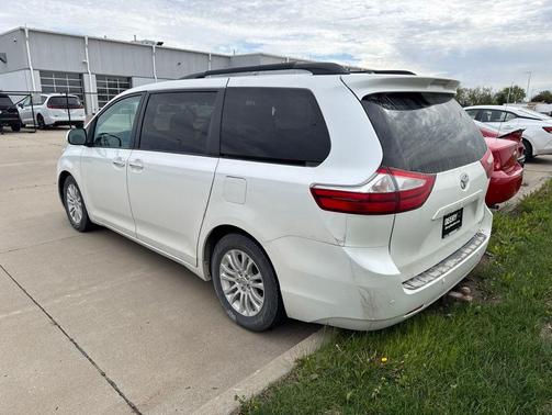 Blizzard Pearl 2015 Toyota Sienna XLE