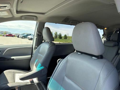Blizzard Pearl 2015 Toyota Sienna XLE