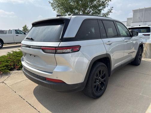 2024 Jeep Grand Cherokee Altitude
