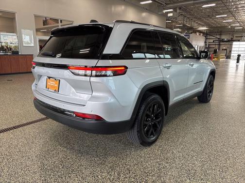 2024 Jeep Grand Cherokee Altitude