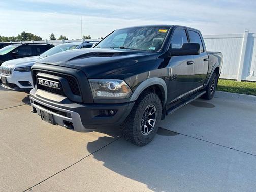 Brilliant Black Crystal Pearlcoat 2016 RAM 1500 Rebel