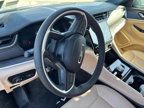 Diamond Black Crystal Pearlcoat 2025 Jeep Grand Cherokee L Limited