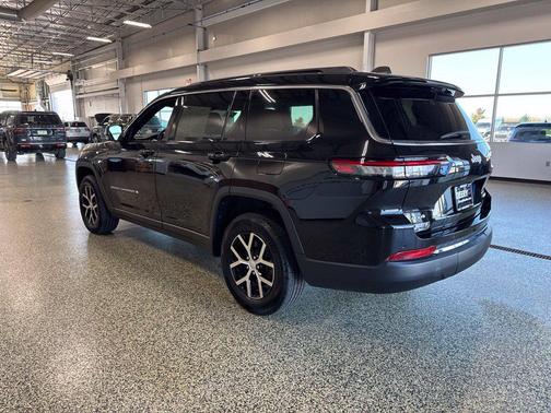 Diamond Black Crystal Pearlcoat 2025 Jeep Grand Cherokee L Limited