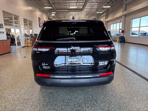 Diamond Black Crystal Pearlcoat 2025 Jeep Grand Cherokee L Limited