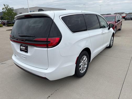 Pw7 2027 Chrysler Pacifica L