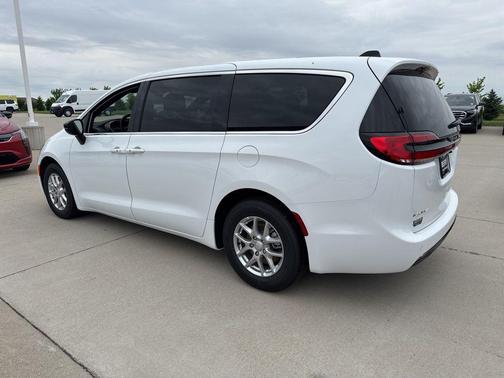 Pw7 2027 Chrysler Pacifica L