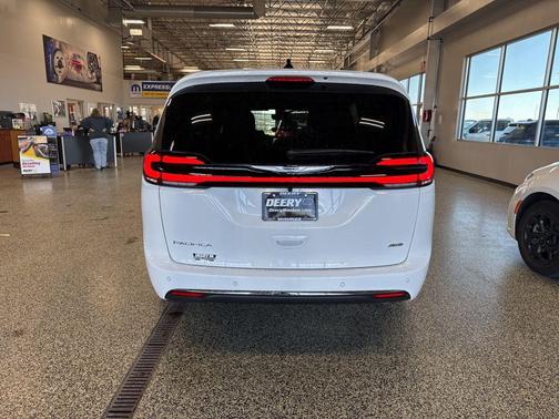 2026 Chrysler Pacifica L