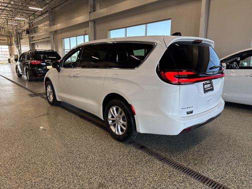 2026 Chrysler Pacifica L