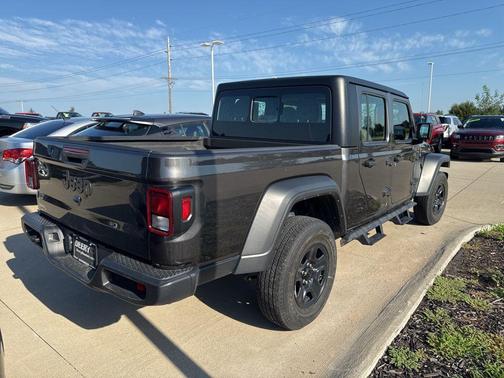 2023 Jeep Gladiator Sport