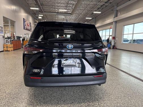 2024 Toyota Sienna XLE