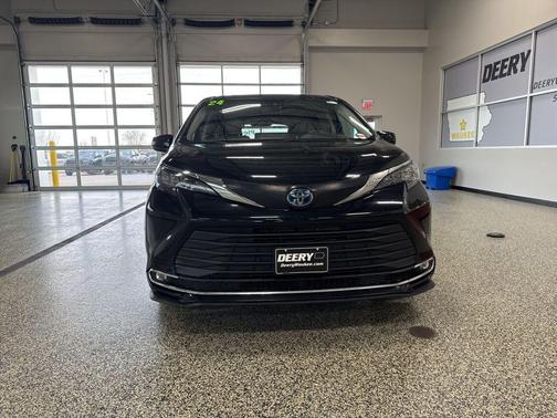 2024 Toyota Sienna XLE