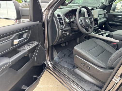 Granite Crystal Metallic Clearcoat 2026 RAM 1500 Big Horn/Lone Star