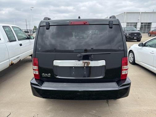 Brilliant Black Crystal Pearlcoat 2012 Jeep Liberty Limited