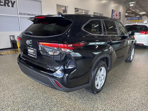 2024 Toyota Highlander LE I4