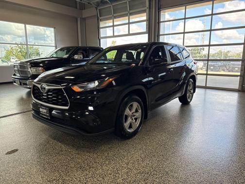 2024 Toyota Highlander LE I4