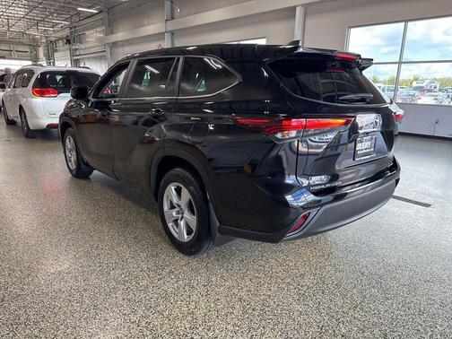 2024 Toyota Highlander LE I4