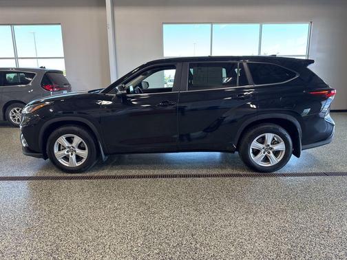 2024 Toyota Highlander LE I4
