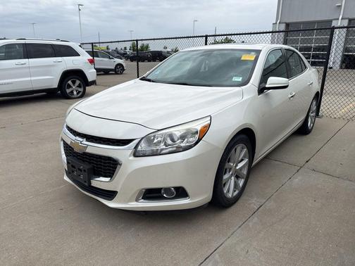 White Diamond Clearcoat 2014 Chevrolet Malibu 1LZ