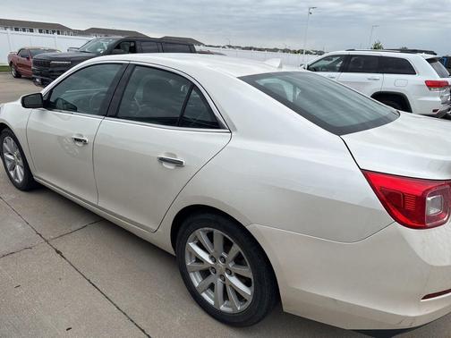 White Diamond Clearcoat 2014 Chevrolet Malibu 1LZ