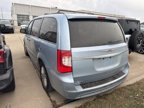 2013 Chrysler Town & Country Touring-L