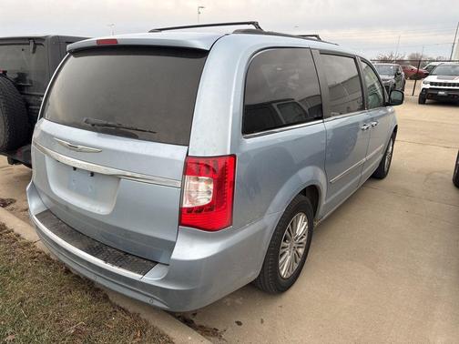 2013 Chrysler Town & Country Touring-L
