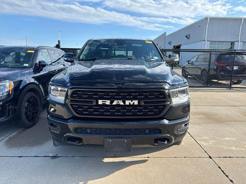 Diamond Black Crystal Pearlcoat 2022 RAM 1500 Big Horn/Lone Star