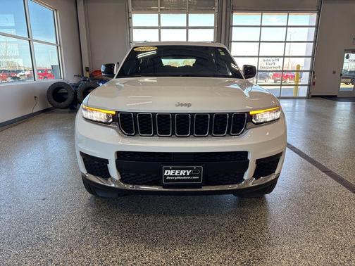 Bright White Clearcoat 2026 Jeep Grand Cherokee L Laredo
