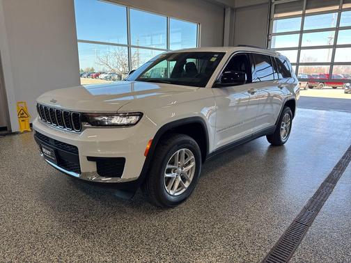 Bright White Clearcoat 2026 Jeep Grand Cherokee L Laredo