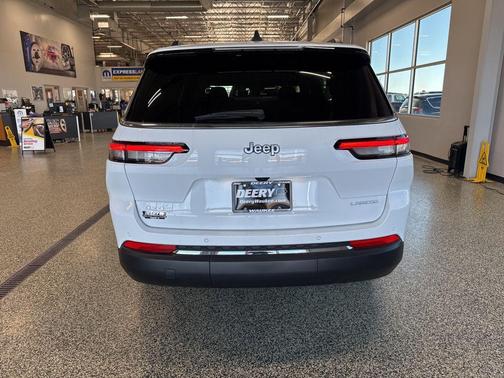 Bright White Clearcoat 2026 Jeep Grand Cherokee L Laredo