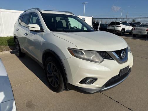 Pearl White 2016 Nissan Rogue SL