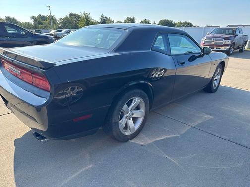 Brilliant Black Crystal Pearlcoat 2010 Dodge Challenger R/T