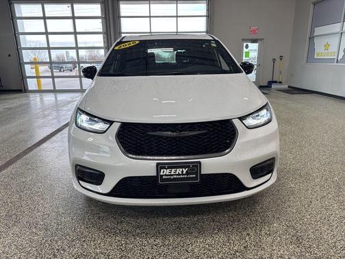 2026 Chrysler Pacifica L