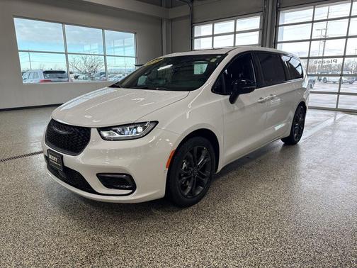 2026 Chrysler Pacifica L