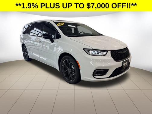 Bright White Clearcoat 2026 Chrysler Pacifica L