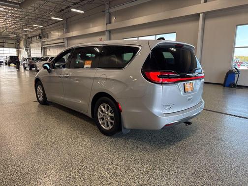 2023 Chrysler Pacifica Touring