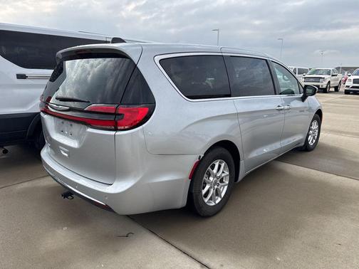 2023 Chrysler Pacifica Touring