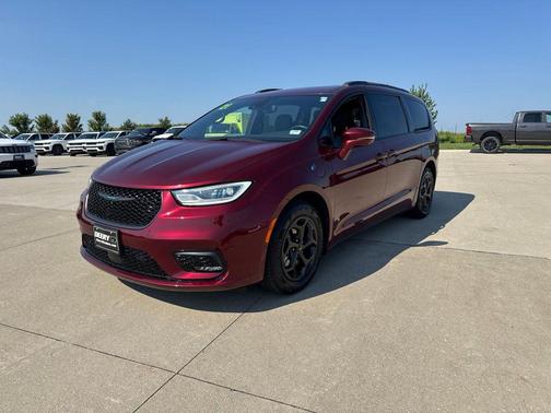 Velvet Red Pearlcoat 2021 Chrysler Pacifica Hybrid Touring L