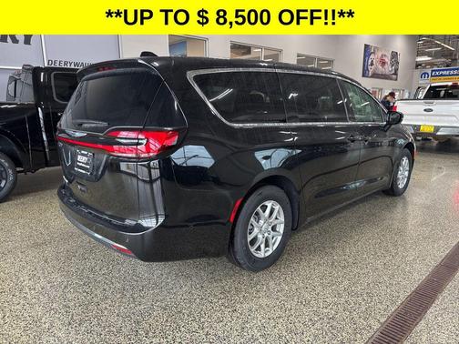 Diamond Black Crystal Pearlcoat 2025 Chrysler Pacifica L
