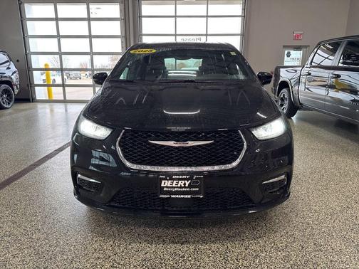 2025 Chrysler Pacifica L